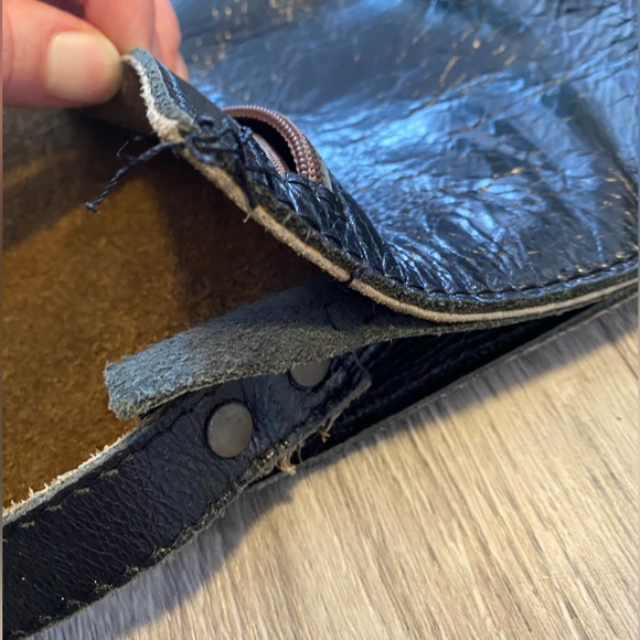 Hand made leather cross body bag - Picture 6 of 6